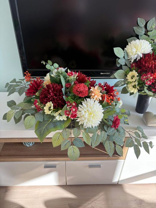 Kompozycja nagrobna wiązanka stroik cmentarz grób chryzantemy