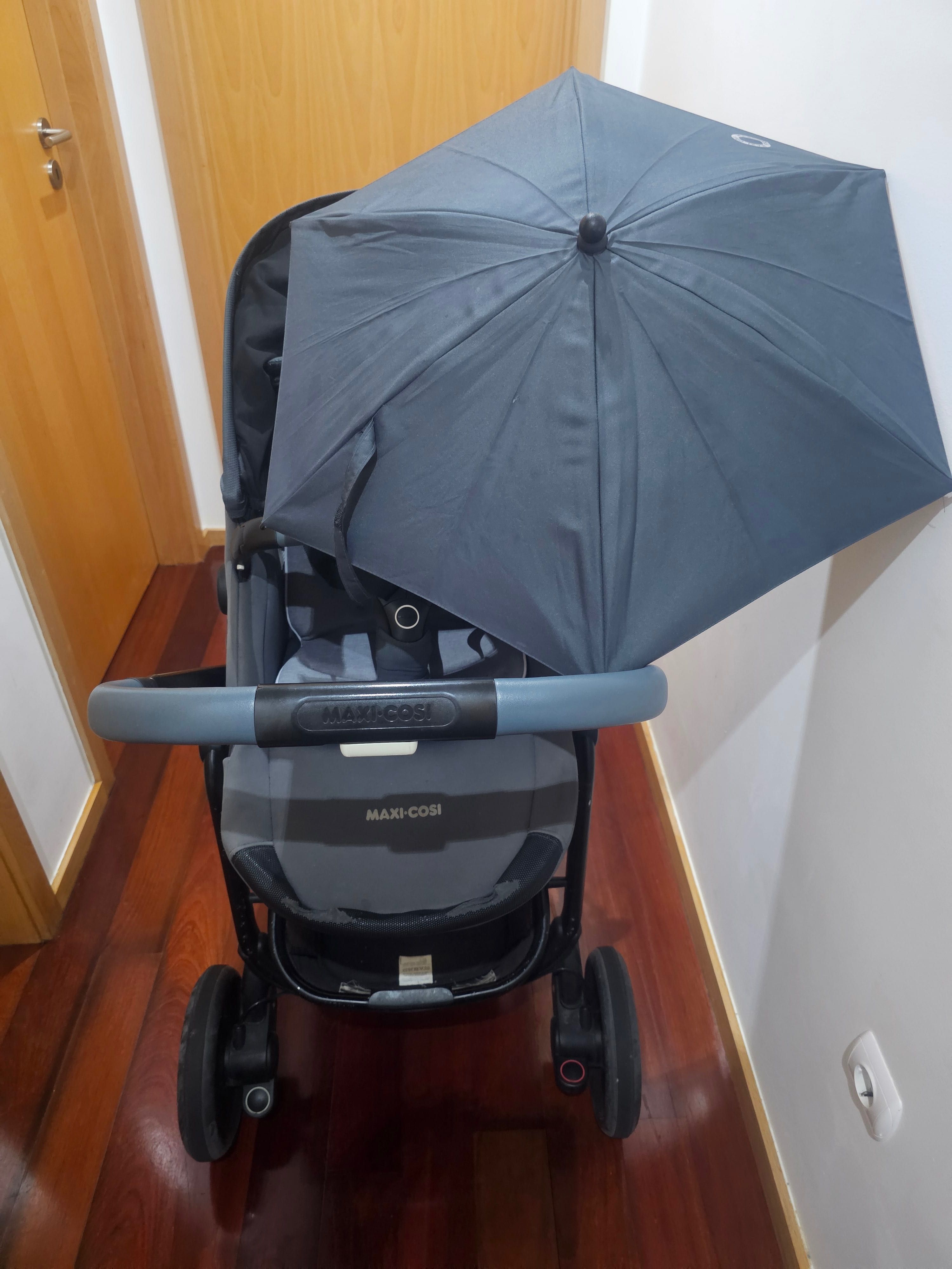 Carrinho da marca Maxi Cosi