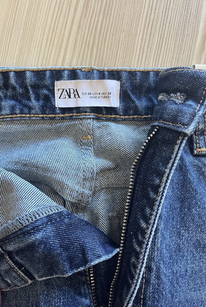 Джинсы Zara