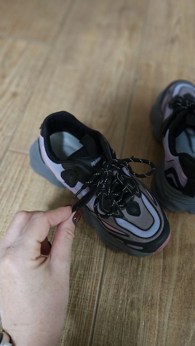 Кросівки на осінь zara