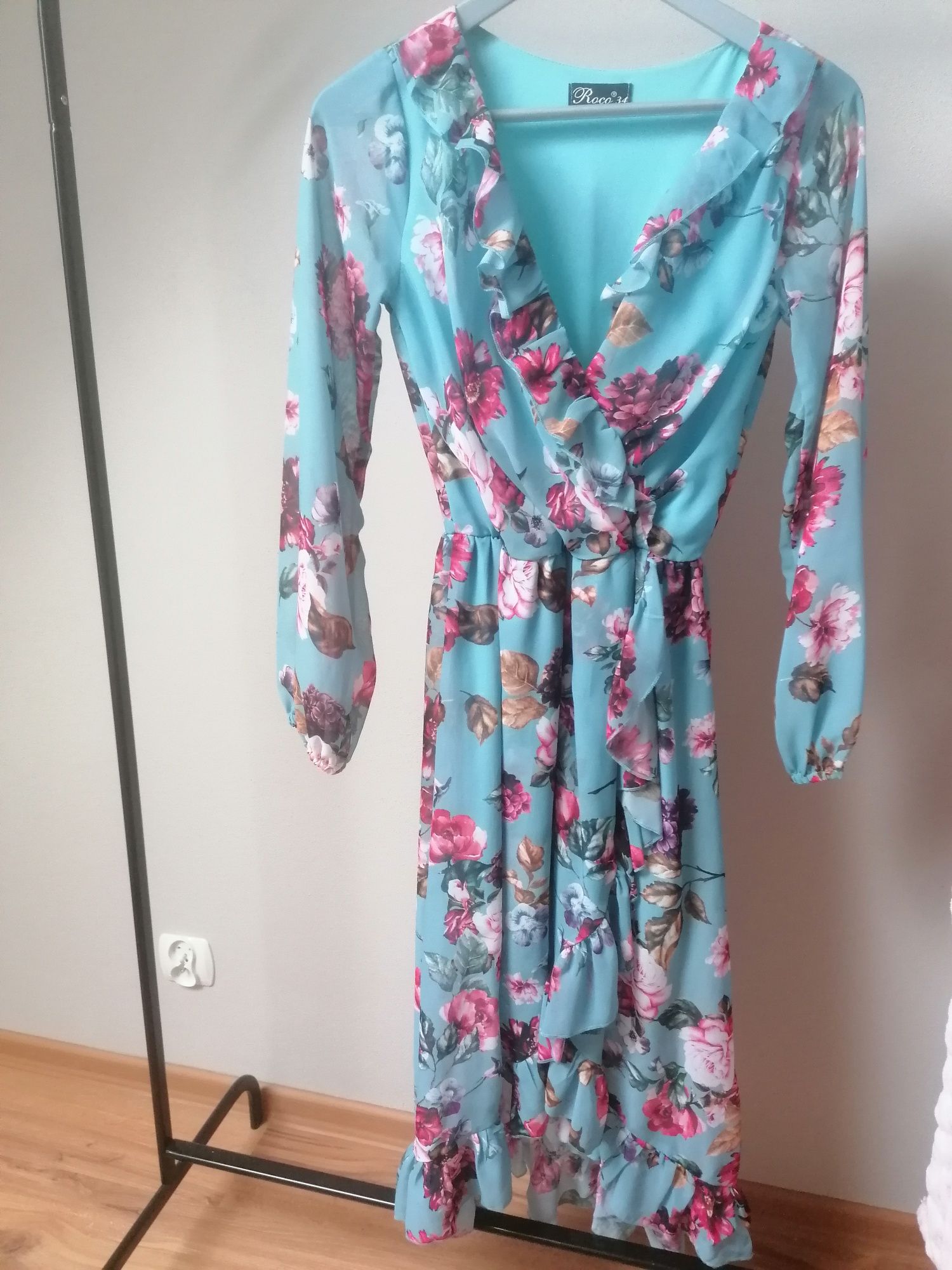 Zwiewna sukienka w kwiaty xs/s komunia, chrzest , wesele