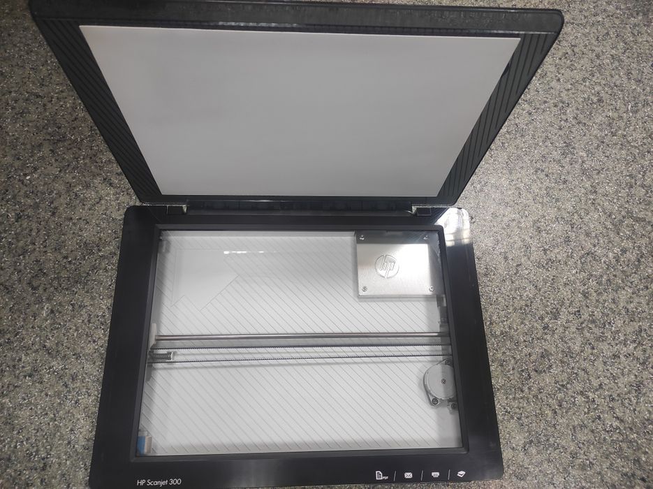 Сканер планшетный HP Scanjet 300 (L2733A)