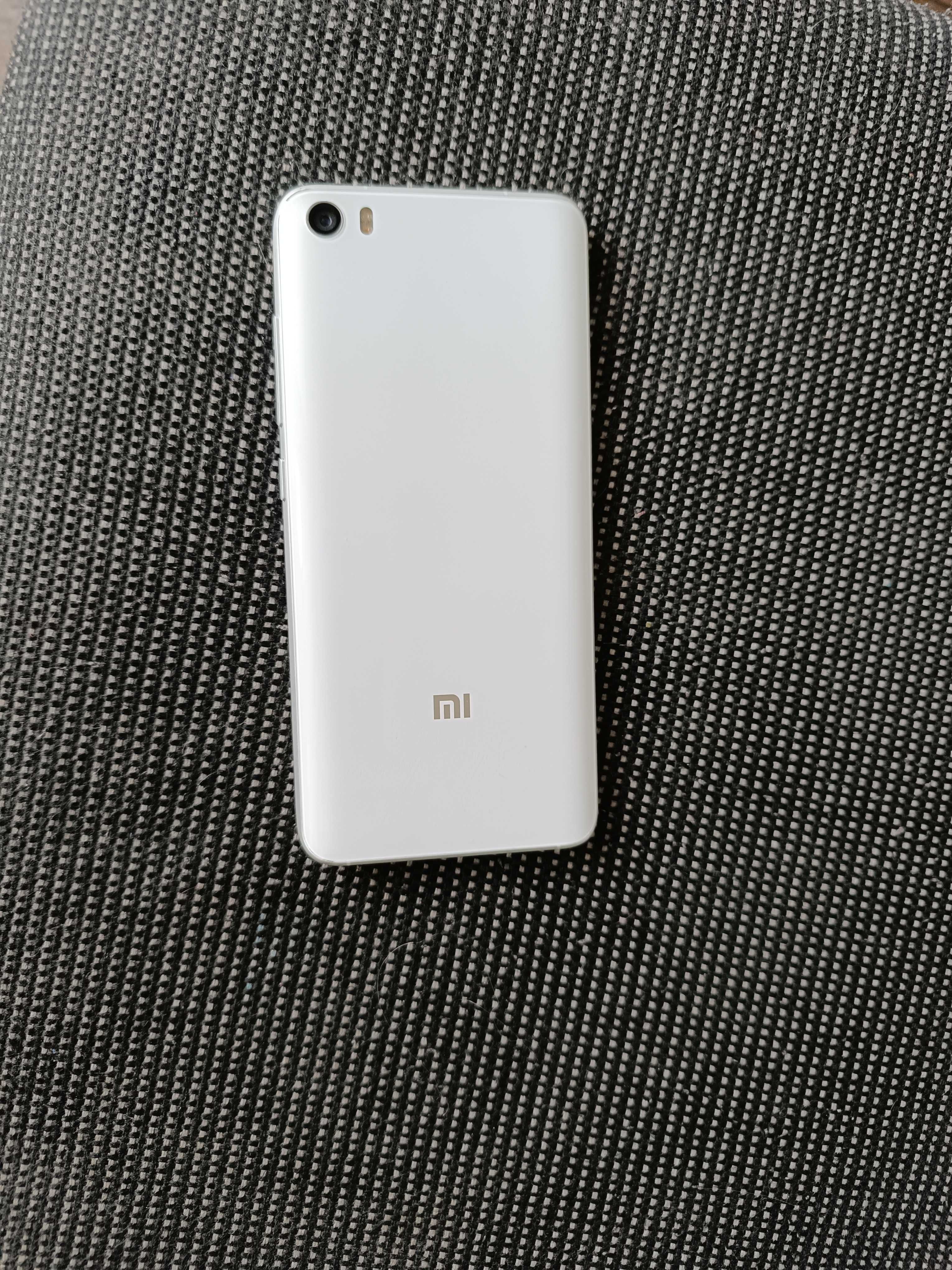 Мобільний телефон  Xiaomi Mi 5 3/64GB