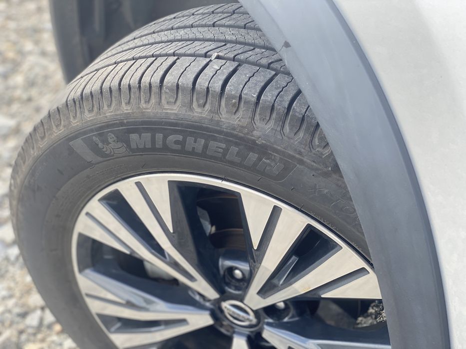 Nissan Rogue SV 2020 року