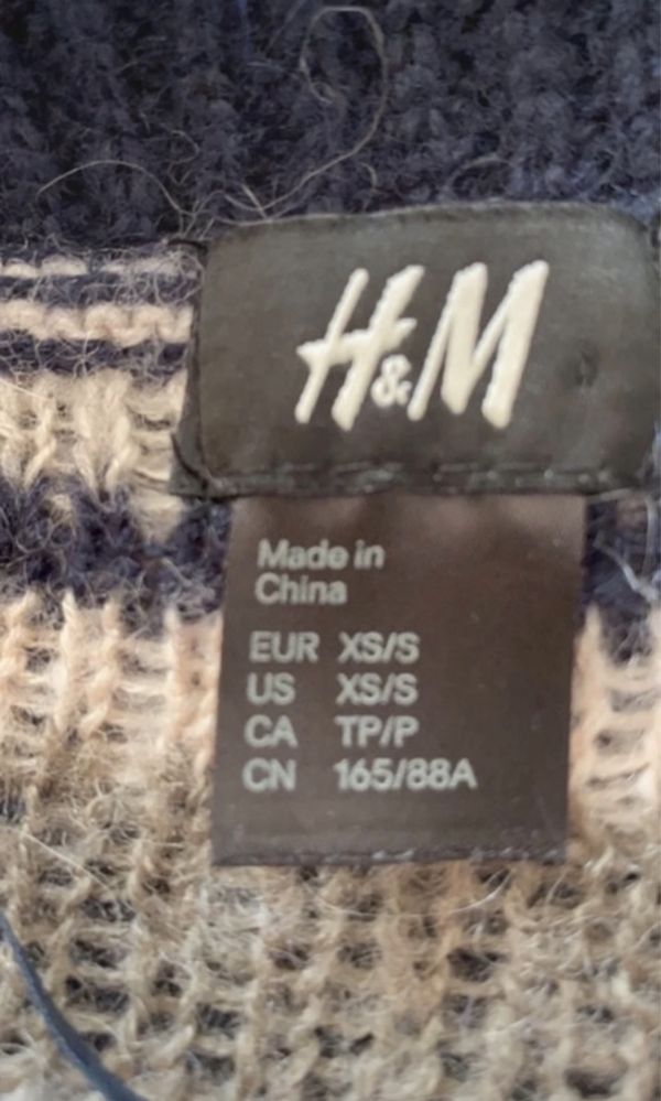 Długi sweter damski kardigan H&M.