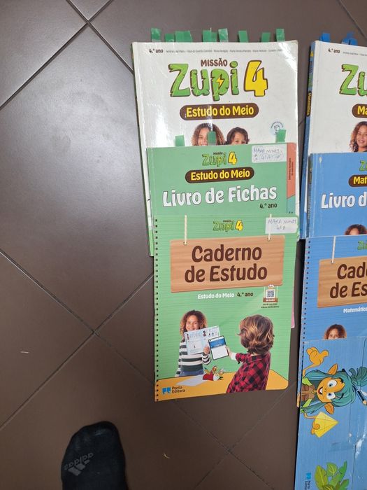 Manuais escolares e livros / cadernos de fichas Zupi 4 ano
