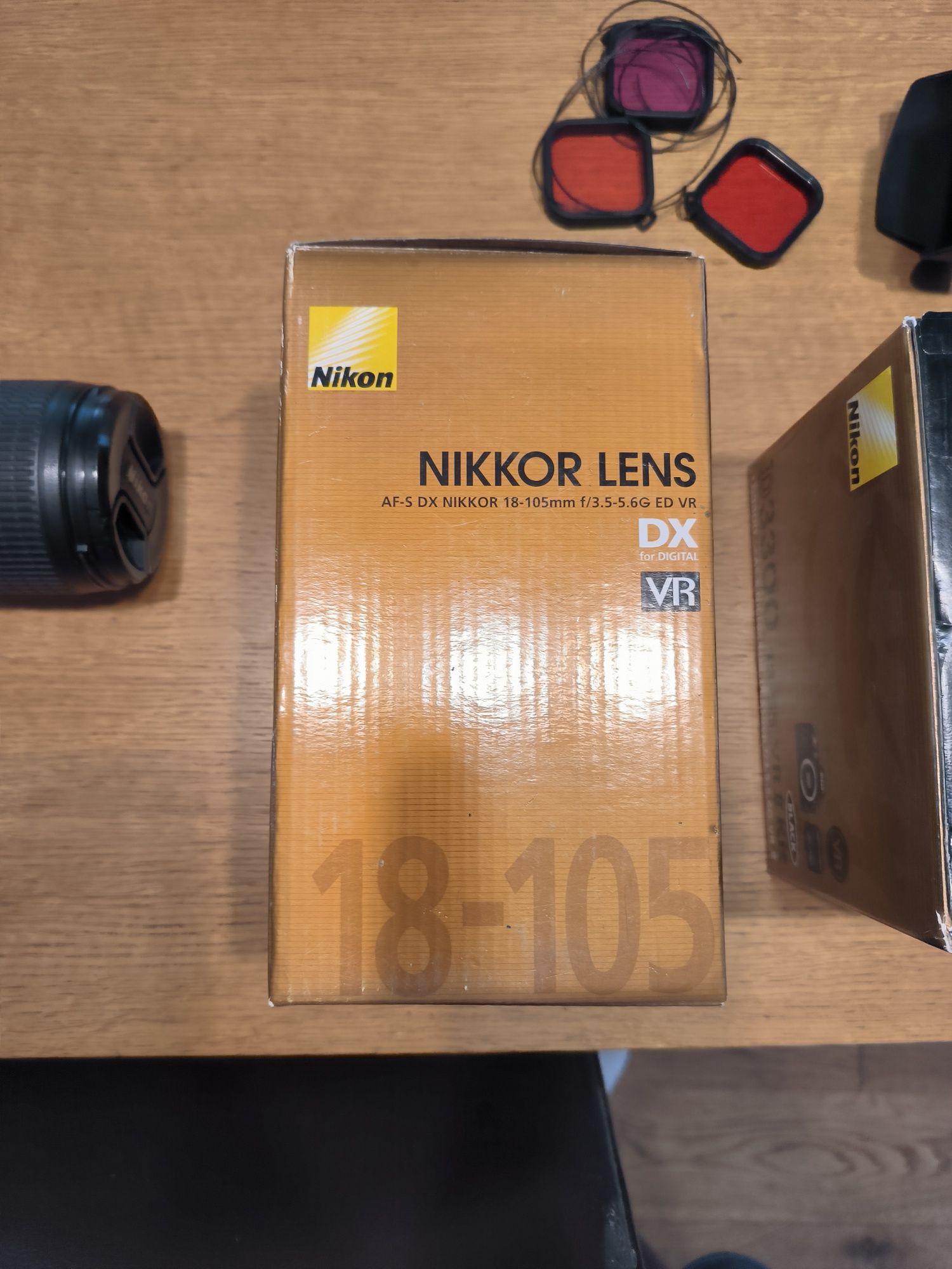 Nikon S3300, Nikkor 18-105 mm, zestaw
- obiektyw AF-S Nikkor 18-105 mm