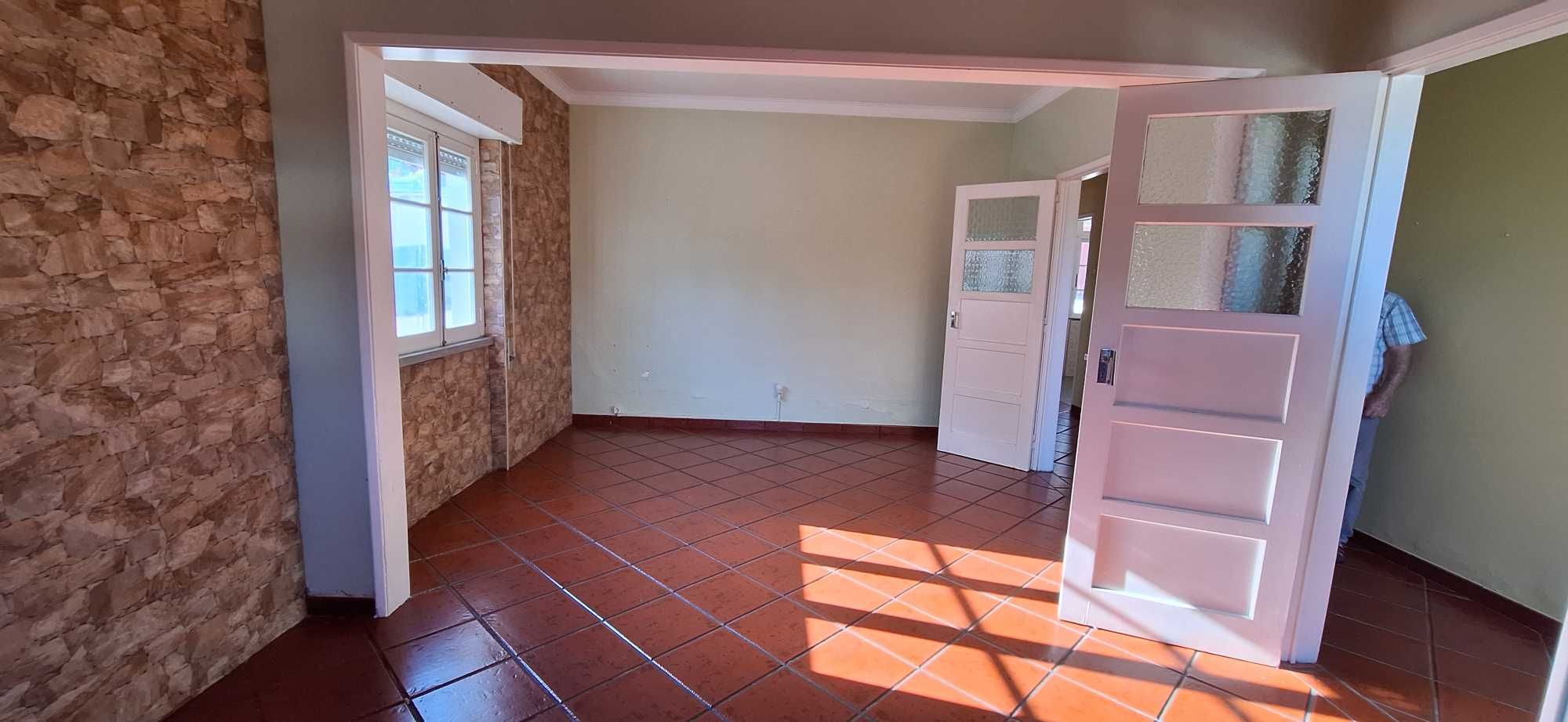 Moradia com Garagem e 500m² de Terreno – Pontével (5 min do Cartaxo).