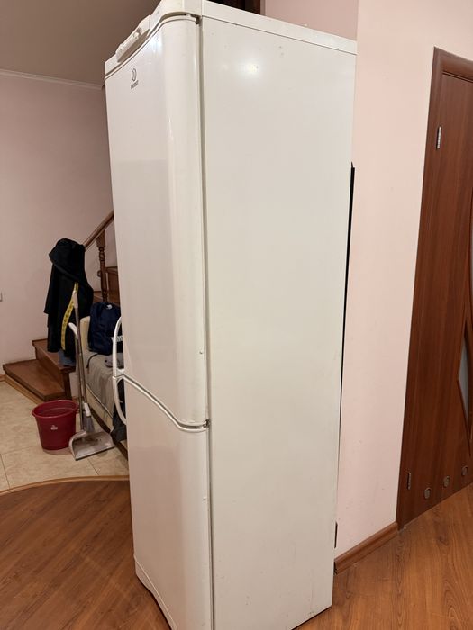 Холодильник Indesit