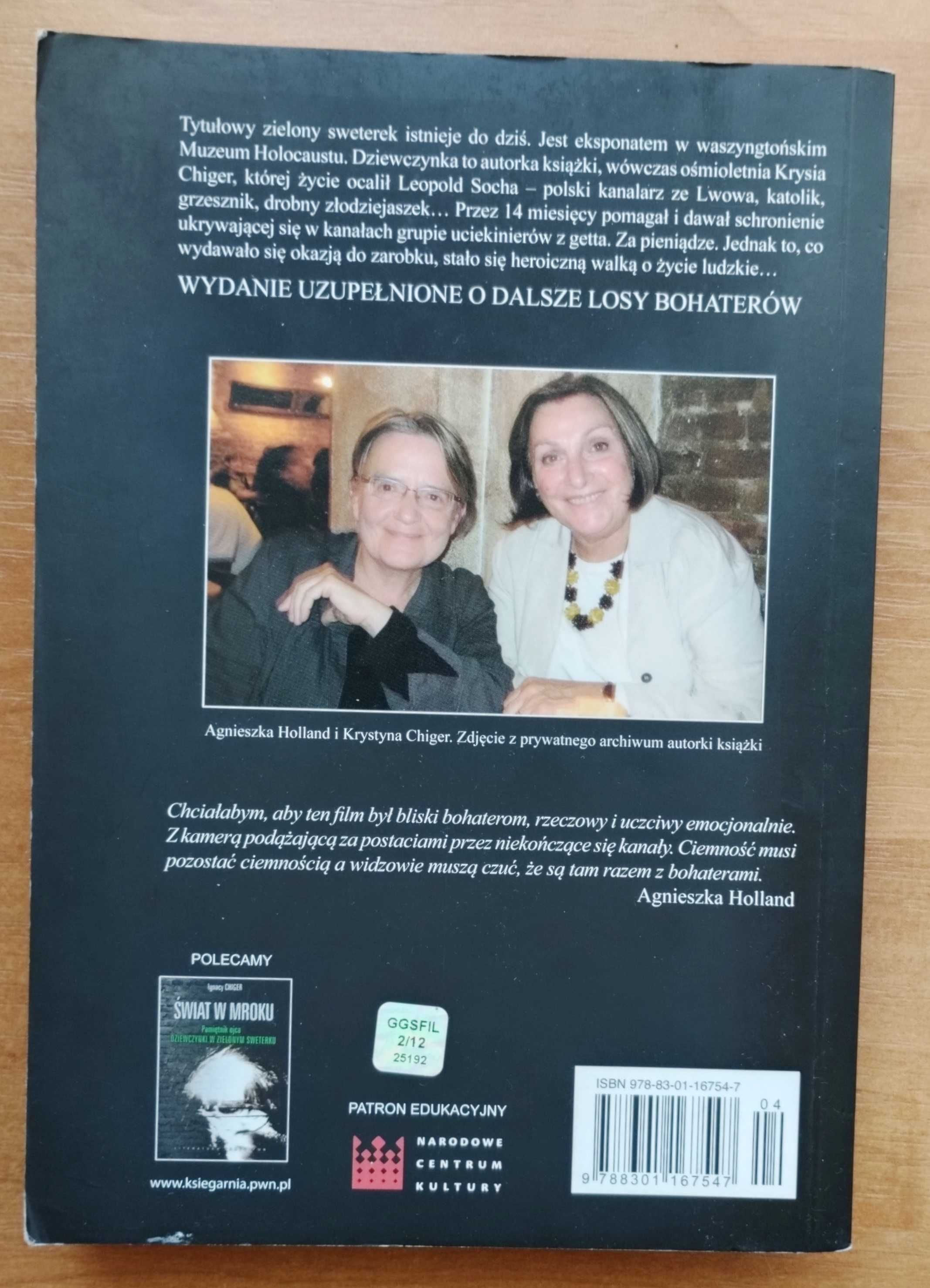 Dziewczynka w zielonym sweterku. W ciemności - K. Chiger D. Paisner