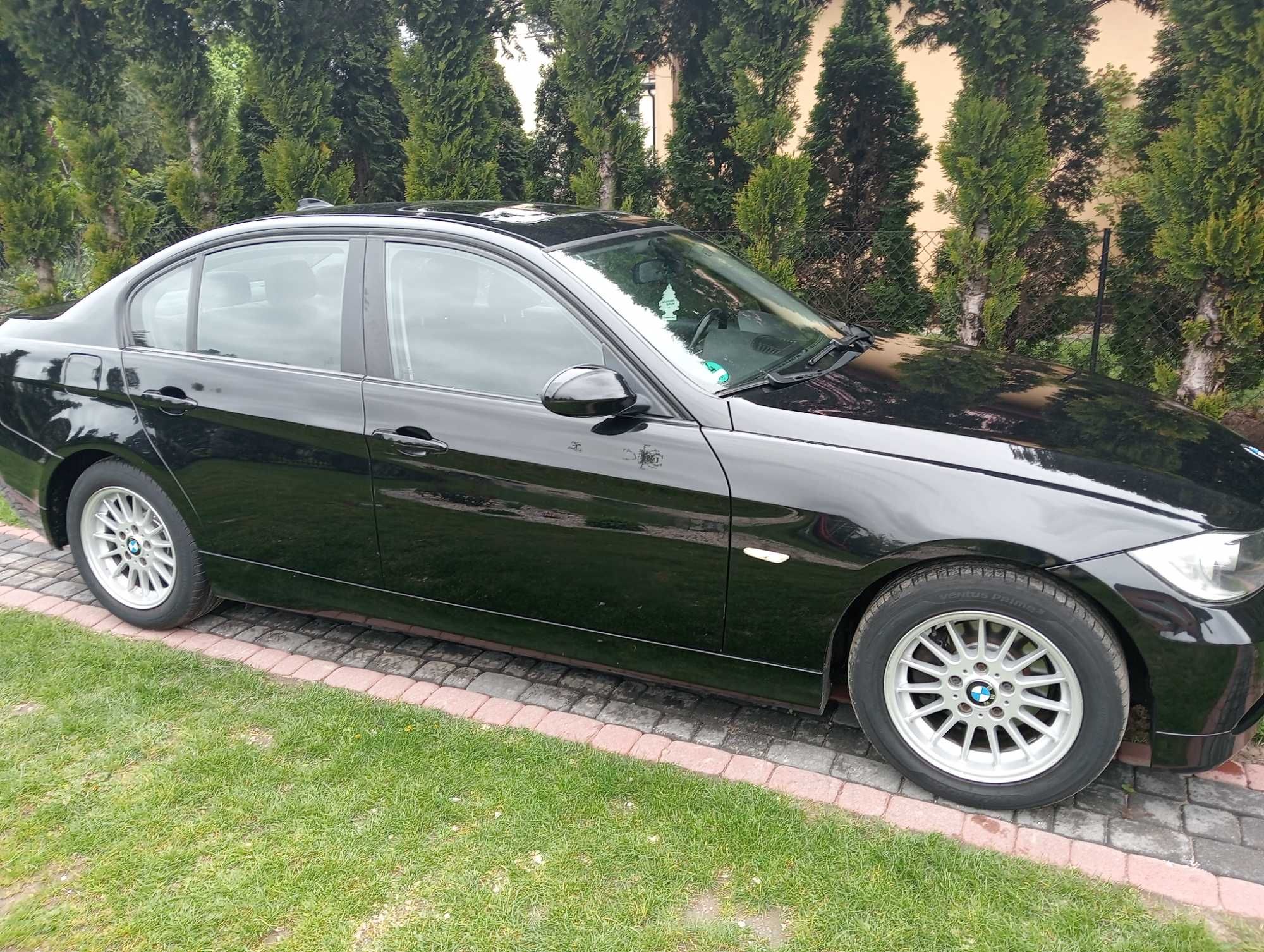 BMW E90 czarna navi