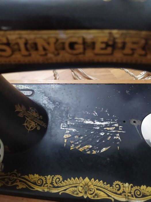 MÁQUINA DE COSTURA "SINGER", início séc.XX, portátil e eléctrica