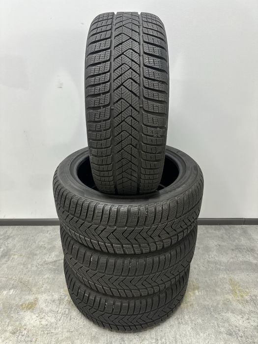 Зимові шини Pirelli Sottozero3 235/45 R18 94V