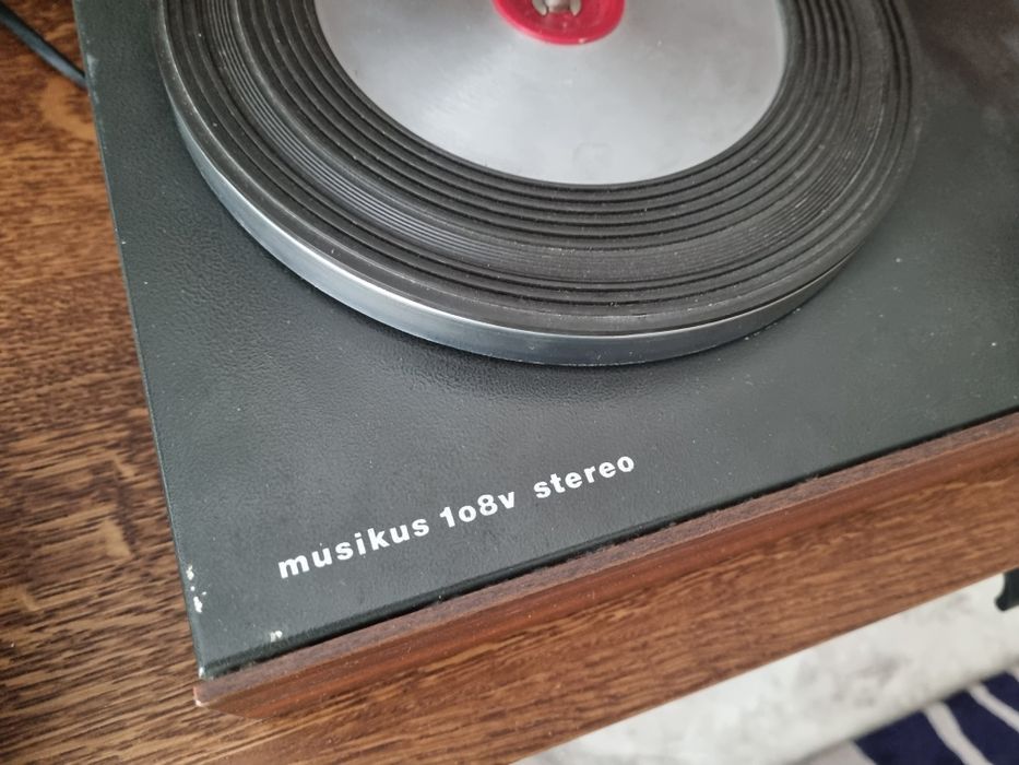 Gramofon z głośnikami hi-fi lata 70