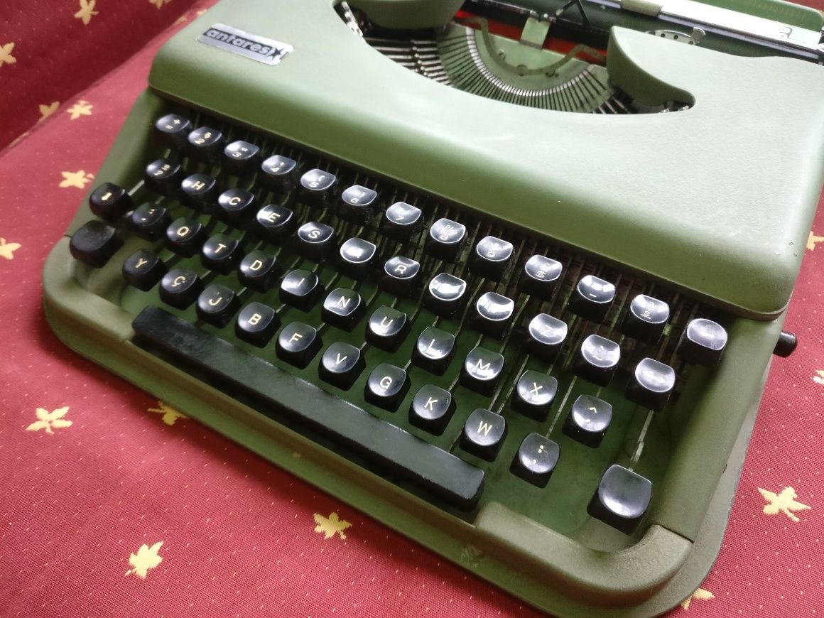 Máquina de escrever Antares