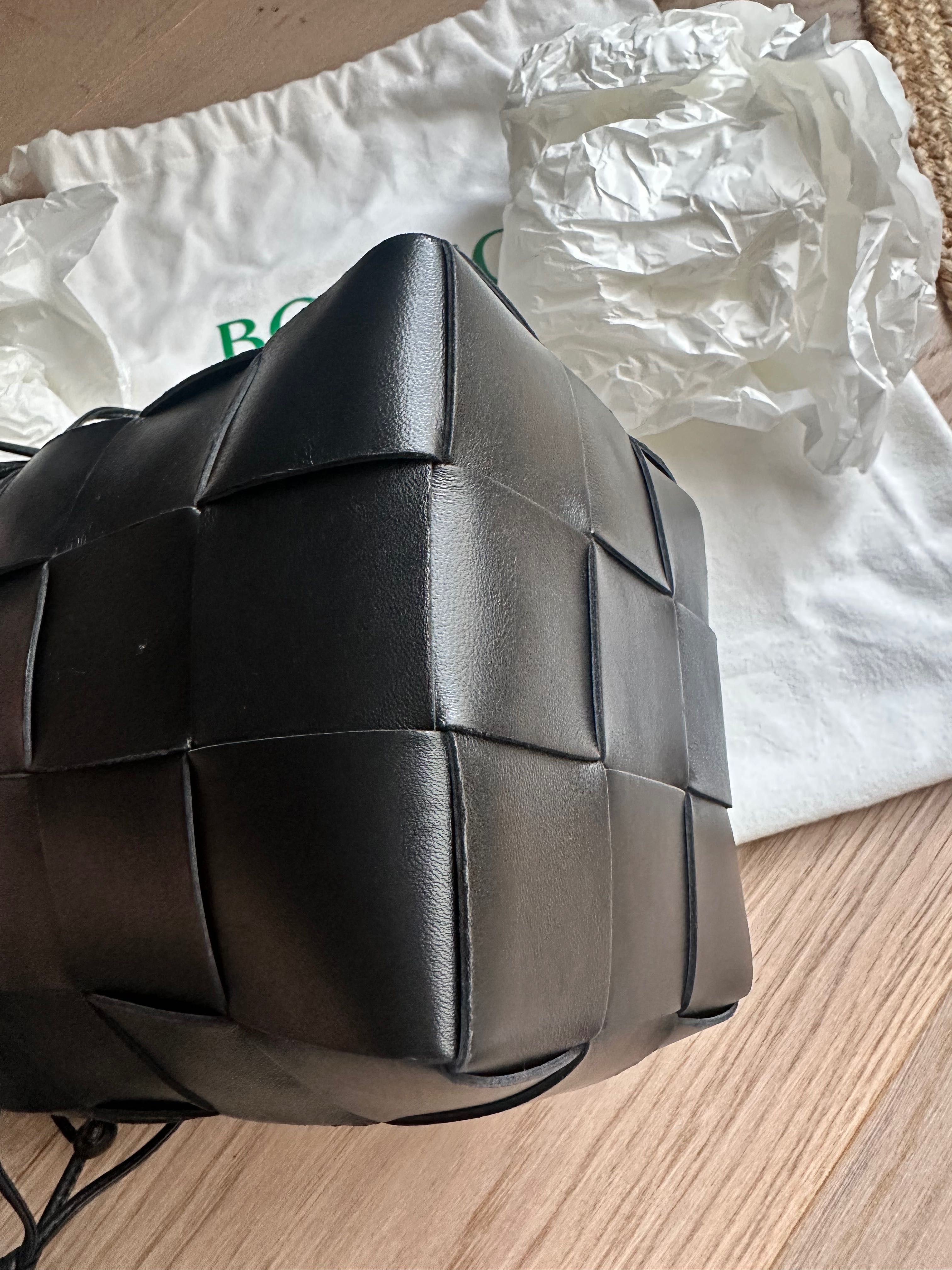 Сумочка Bottega Veneta Small Cassette Bucket