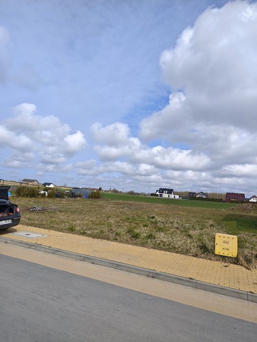 Sprzedam działkę budowlaną z Pozwoleniem na budowę Domu