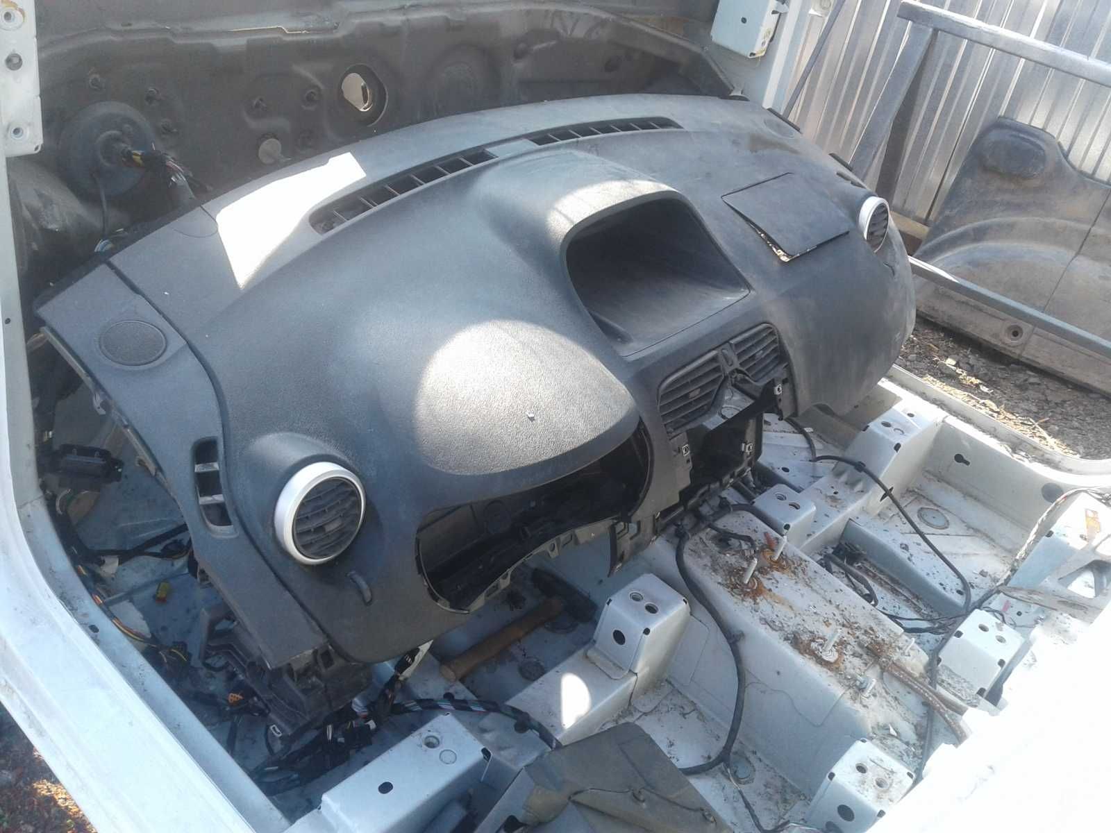 Reno Renault Kangoo 2 II 1.6 2013r Ćwiartka Lewa Przednia Podłużnica