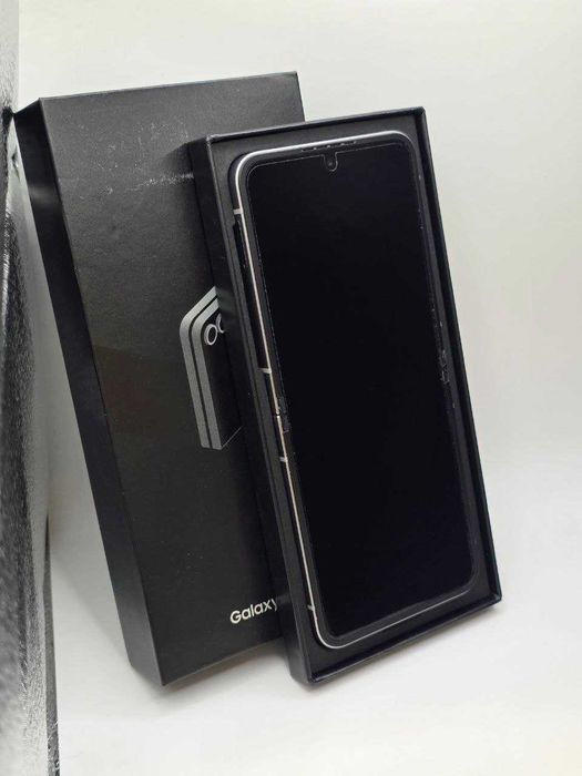Samsung Z Flip 6 12/256/512