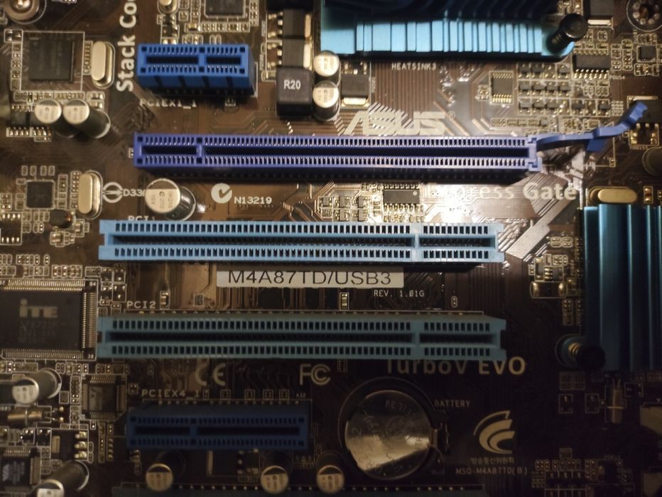 ПК по запчастям  есть корпус