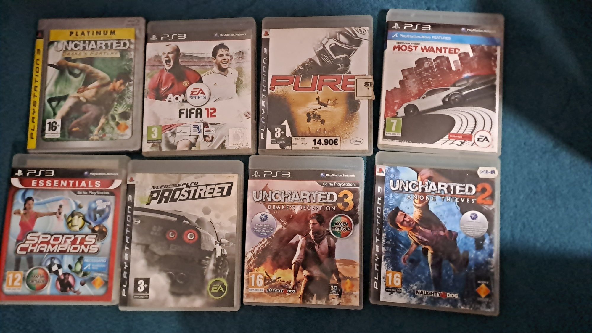 Ps3 com jogos e comandos