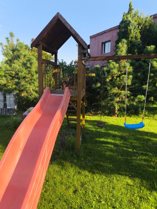 Domek drewniany zjeżdżalnia dla dziecka plac zabaw