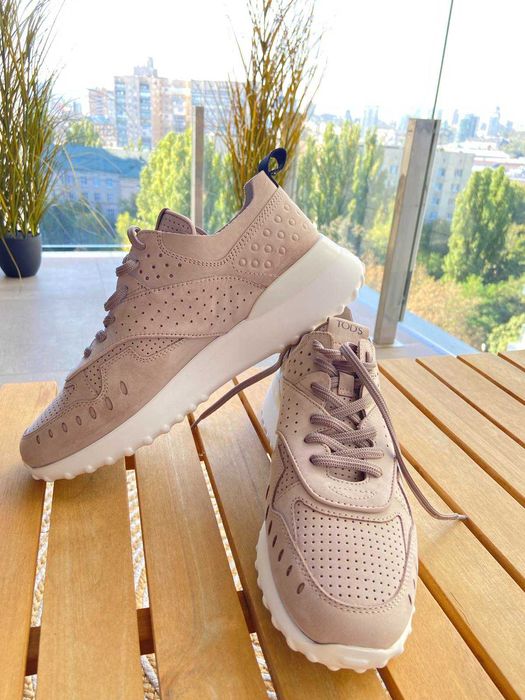 Снікерси Tod's, кольору тауп, 39 розміру