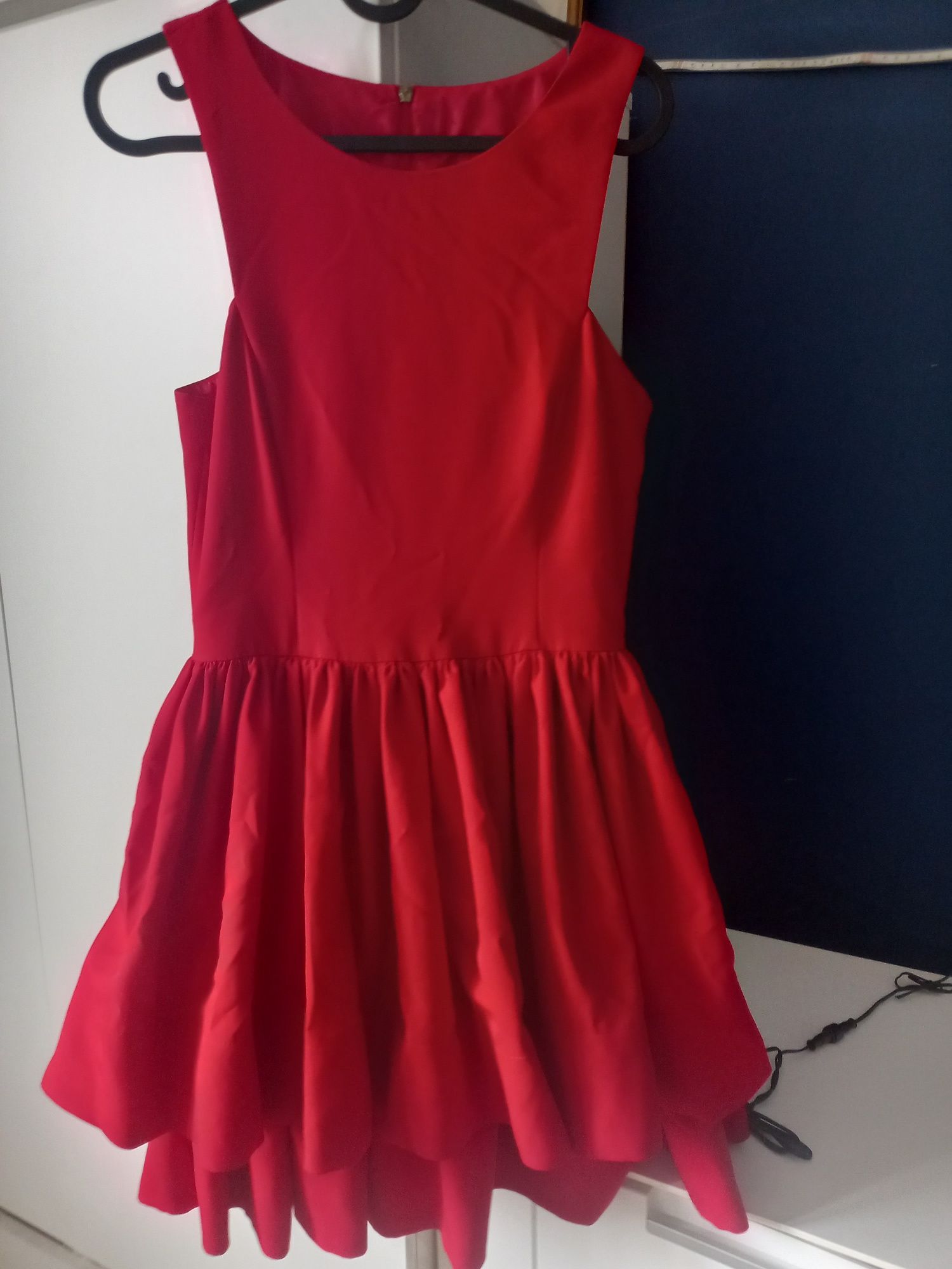 Czerwona sukienka na bal, sylwestra