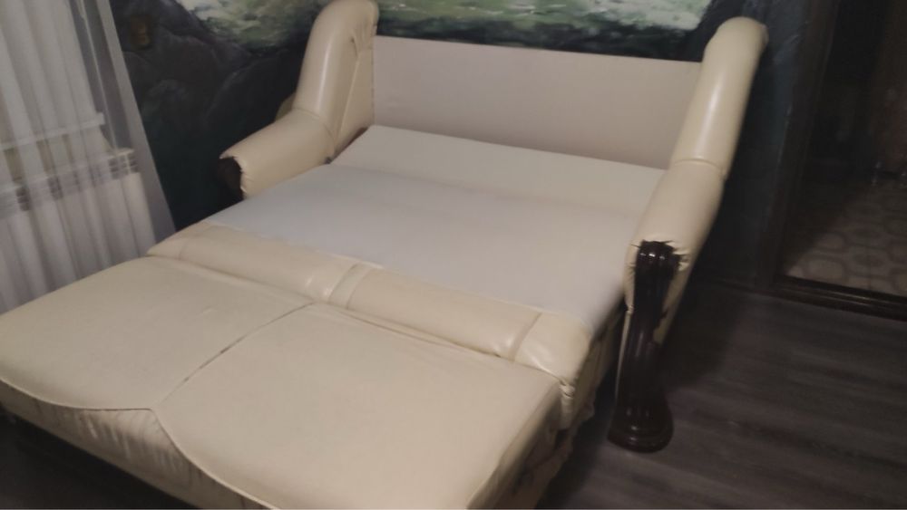 Диван ліжко розкладний шкіряний