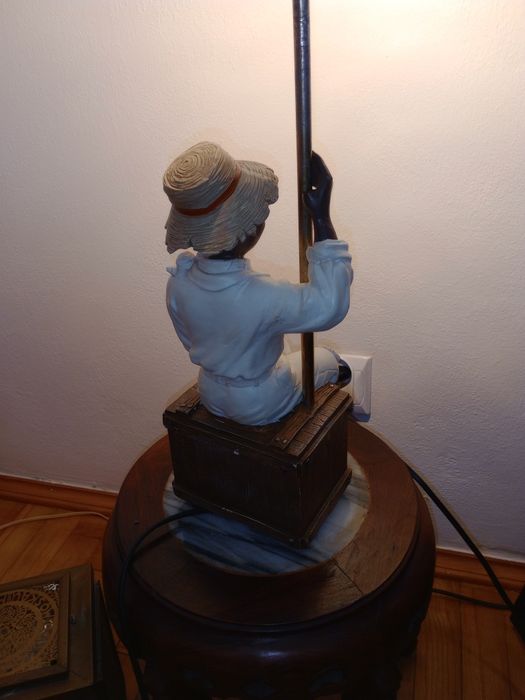 Stara klimatyczna lampa figurka vintage