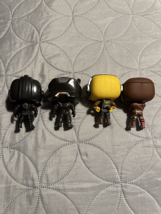 4 bonecos Pop funko de fortnite