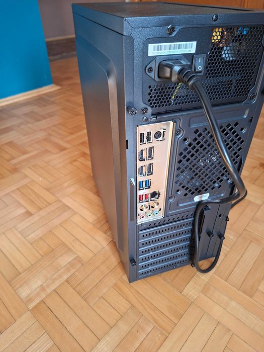 Komputer i5-14400 (4,7GHz) SSD1TB (M.2) 32GB DDR5 WIFI Stacjonarny