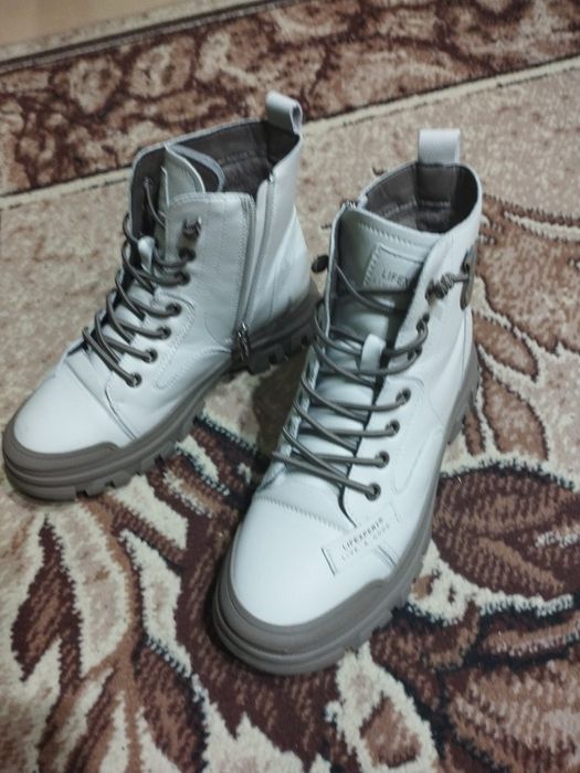 Продам жіночі черевики зима-осінь 38 розмар