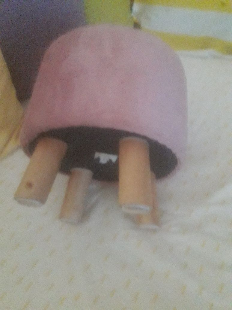 Vende se Banco Estofado cor de rosa