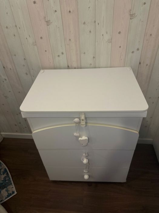 Cómoda muda fraldas / trocador com banheira