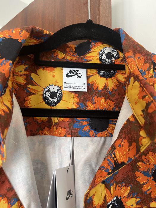 Camisa Nike padrão floral