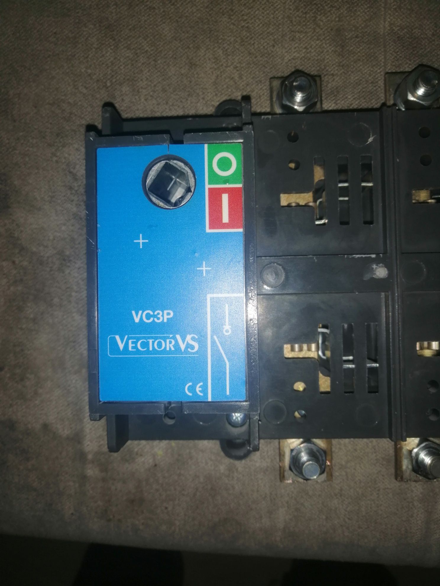 Выключатель нагрузки Technoelectric VC3P 13002SM 400А
