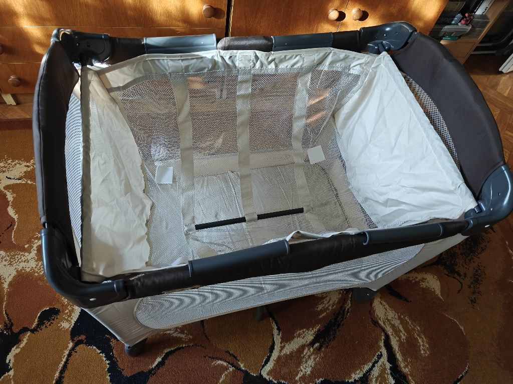 Łóżeczko turystyczne Graco petite bassinet