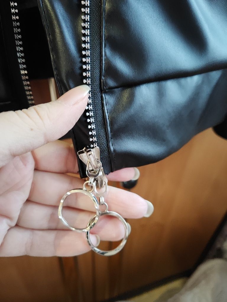 Демисезонна куртка на дівчинку