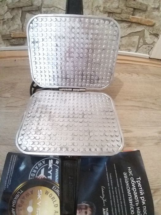 Електровафельниця  ласунка  срср