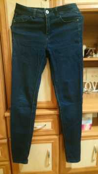 Jeansowe spodnie marki Reserved denim w rozmiarze 36/S slim