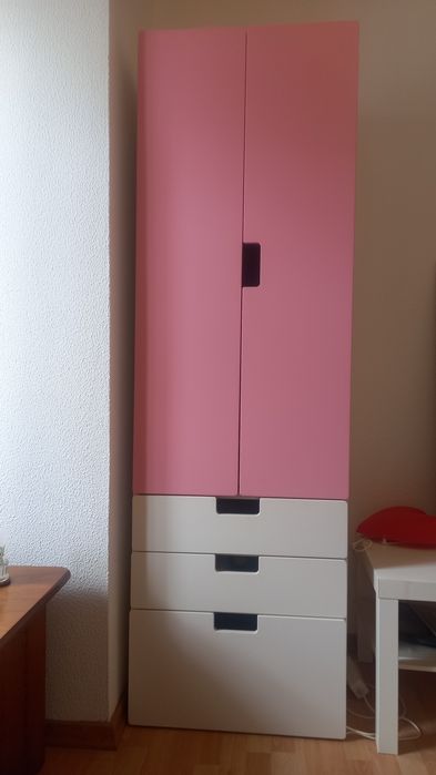 Roupeiro cor de rosa