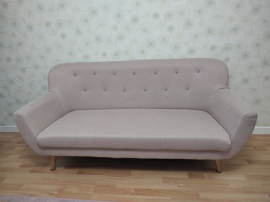 Sofa 3osobowa na wysokich nóżkach