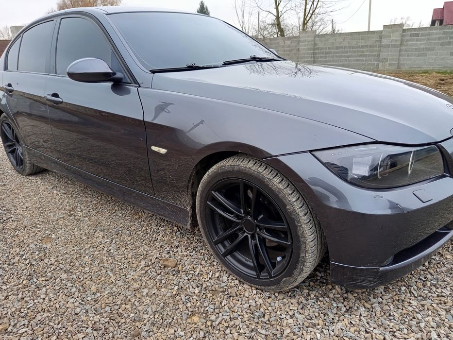 BMW E90 318I.2.0