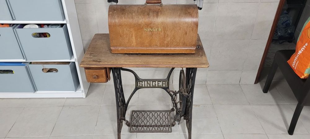 Máquina de Costura Singer antiga