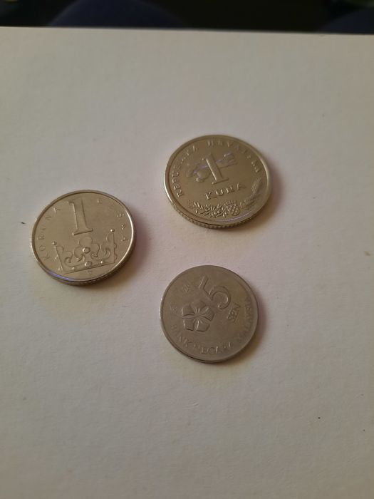 3 moedas: Croácia; República Checa; Malásia