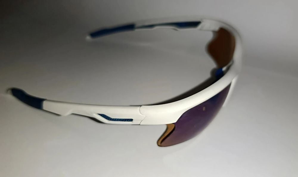 Спортивні окуляри                                
Продам стильні спорт