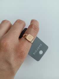 Złoty pierścionek z literką D 18mm M