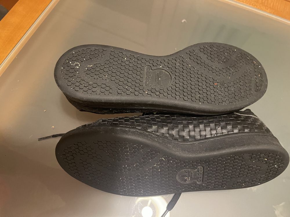 Tenis Adidas Pretos 40,5 sola em bom estado, usado poucas vezes