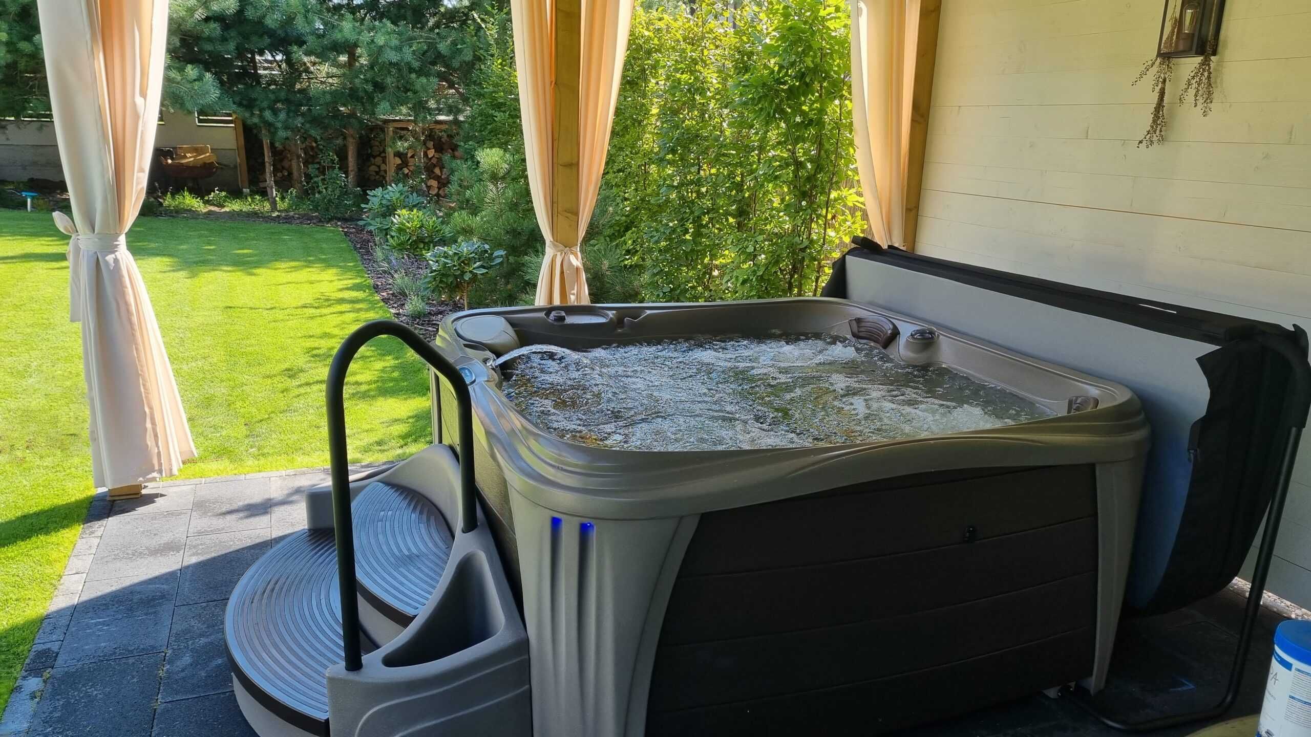 Sundance Spas jacuzzi (wanna spa) Berkeley. Made in USA, rocznik 2024